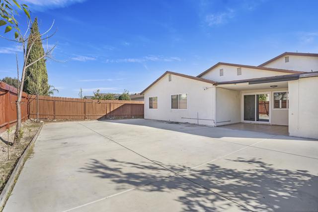 7742 Parma Ln, San Diego CA: https://media.crmls.org/mediaz/ba3c14ab-dbe6-473e-82e5-991f32d42b10.jpg