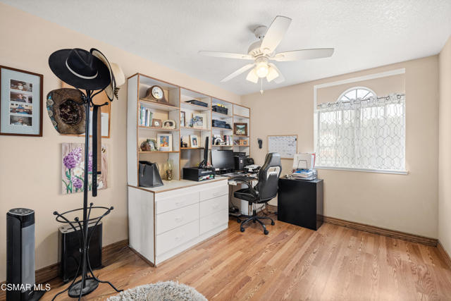 680 Sedgeworth Court, Simi Valley CA: https://media.crmls.org/mediaz/ba3c2b5f-8de6-4409-9519-59408a7bc928.jpg