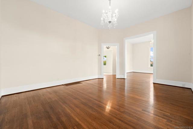 2104 Diamond St, San Diego CA: https://media.crmls.org/mediaz/ba3c30f0-2b6f-4e1a-857b-e7c6bb0bca66.jpg