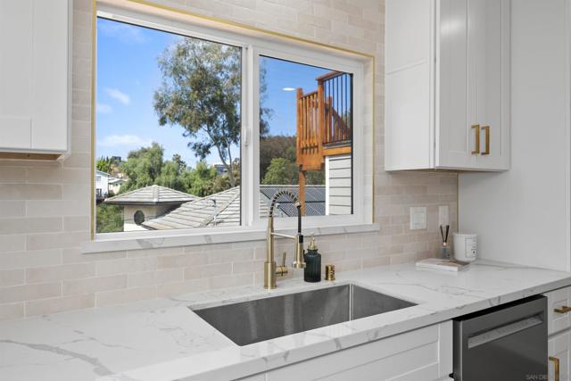 3675 Herbert St, San Diego CA: https://media.crmls.org/mediaz/ba3c8ead-8683-470c-9f30-6b0f6a5be2fc.jpg