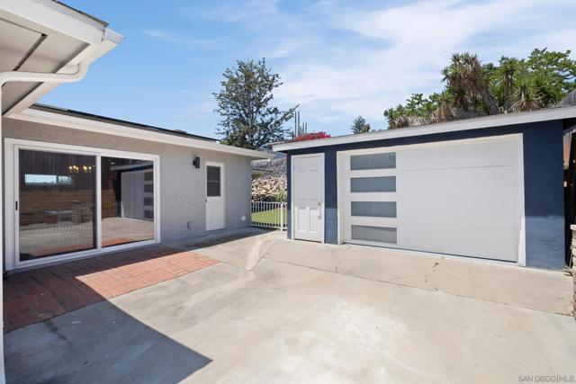 4542 Toni Lane, La Mesa CA: https://media.crmls.org/mediaz/ba3d4359-db78-48b6-a4ad-124654cfa099.jpg