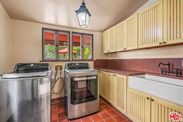 435 Loring Avenue, Los Angeles, California 90024, 4 Bedrooms Bedrooms, ,3 BathroomsBathrooms,Single Family Residence,For Sale,Loring,24464419