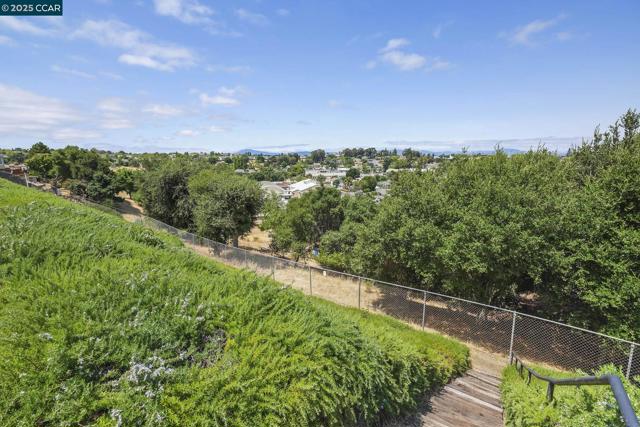 801 Laurel Ct, Rodeo CA: https://media.crmls.org/mediaz/ba3d7632-1de0-48de-bbdf-75cee2cbfc1e.jpg
