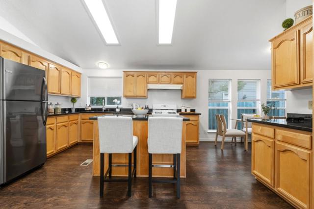 416 Lee Avenue, Half Moon Bay CA: https://media.crmls.org/mediaz/ba3e7cd8-237e-4d68-b6cc-ed3c9b4596ca.jpg