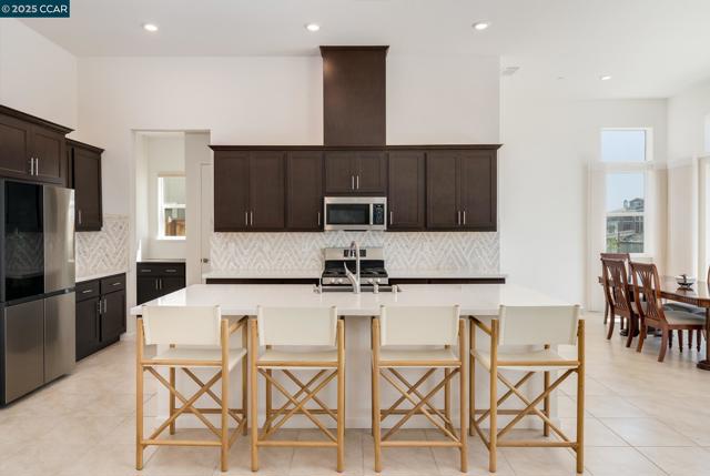 3305 Delta Coves Dr, Bethel Island CA: https://media.crmls.org/mediaz/ba3f3764-742d-4c72-bc1e-ed718d467b65.jpg