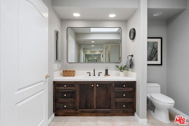11855 Goshen Avenue, Los Angeles CA: https://media.crmls.org/mediaz/ba3f4807-e63a-4181-9d6d-a7001efe1525.jpg