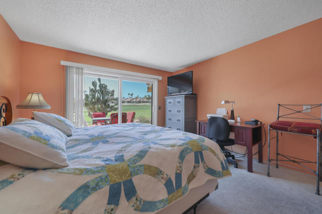 41531 Peach Tree Court, Palm Desert CA: https://media.crmls.org/mediaz/ba3fb54c-5152-47ff-a429-660c68bfed28.jpg