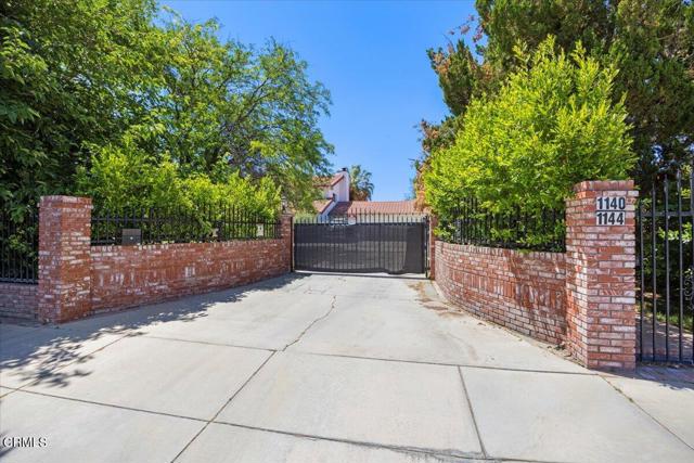 Detail Gallery Image 1 of 1 For 1140 W Lancaster Bld, Lancaster,  CA 93534 - 7 Beds | 4 Baths