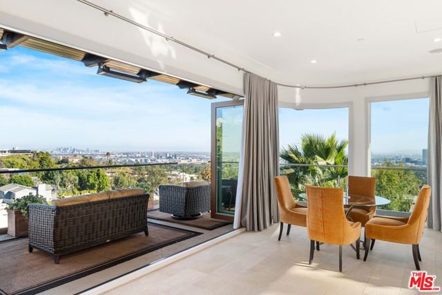 1380 Summitridge Place, Beverly Hills CA: https://media.crmls.org/mediaz/ba3fffc3-4150-4007-8b37-e52e1ea40a16.jpg