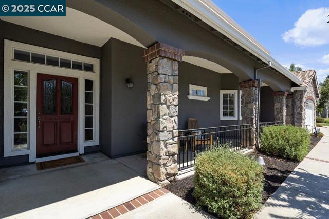 825 Bertram St, Walnut Creek CA: https://media.crmls.org/mediaz/ba40aac2-f56c-42ec-aae0-a5e9b81973a9.jpg