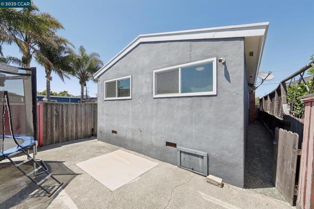 2110 Hellings Avenue, Richmond CA: https://media.crmls.org/mediaz/ba410e70-fbda-49ee-8d10-674327cfa5c2.jpg