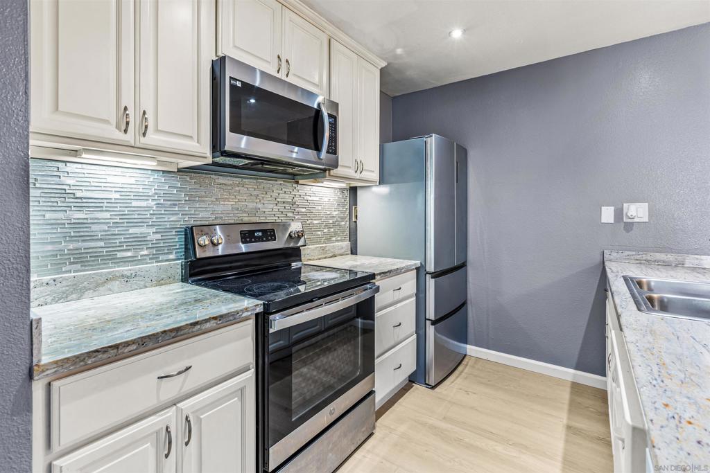 8324 Regents Rd - photo 3