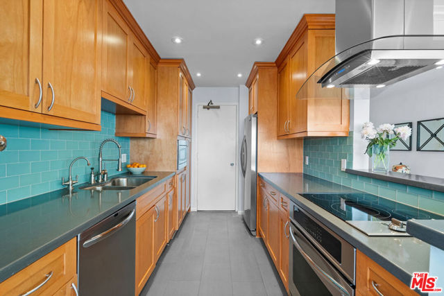10701 Wilshire Boulevard, Los Angeles CA: https://media.crmls.org/mediaz/ba415627-e610-4b40-88b6-ae81c57ef692.jpg