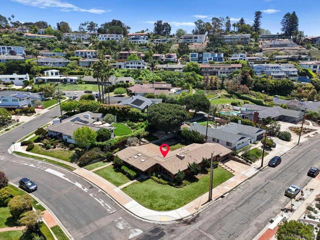 1201 Via Barranca, La Jolla CA: https://media.crmls.org/mediaz/ba418607-327b-453a-a98b-10ce87f0438f.jpg