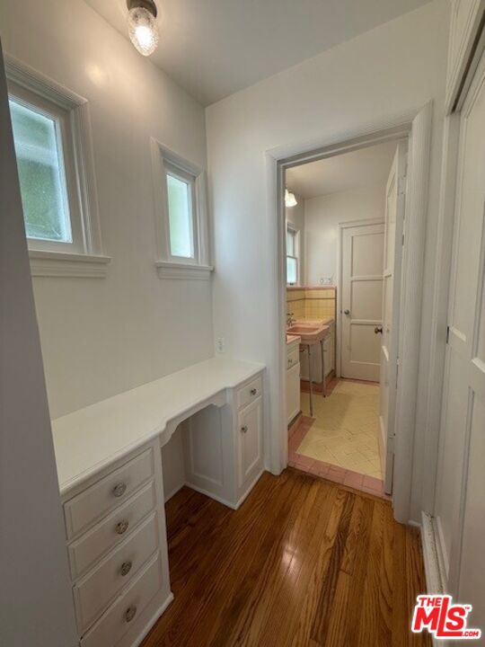 2515 Canyon Drive, Los Angeles CA: https://media.crmls.org/mediaz/ba41bac6-3208-40d9-8858-39b67087b419.jpg