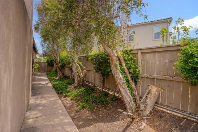 1052 Mountain Ash Ave, Chula Vista CA: https://media.crmls.org/mediaz/ba41dac7-5c26-4cad-a493-3110f6192601.jpg