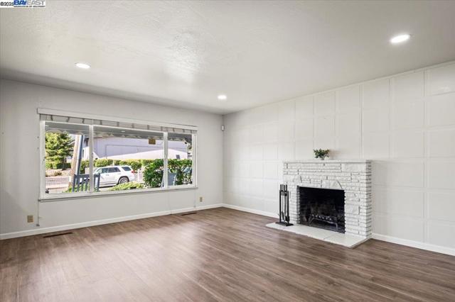 4105 Heyer Ave, Castro Valley CA: https://media.crmls.org/mediaz/ba4268ea-0403-4b9a-b1c2-c3e5edf7dd46.jpg