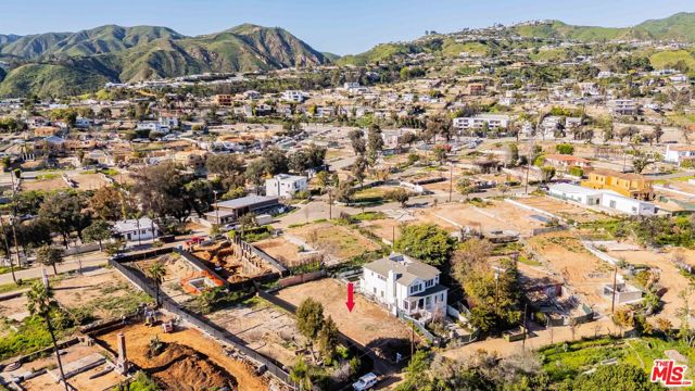 575 N Marquette Street, Pacific Palisades CA: https://media.crmls.org/mediaz/ba42ebfb-7b32-42eb-a7f1-972ec58c229e.jpg