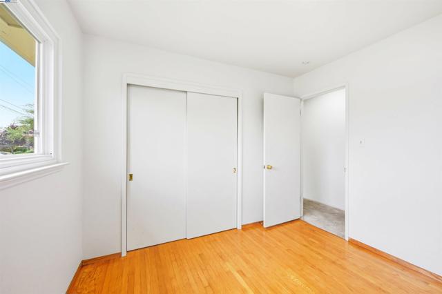 Image 26 of 41 For 5169 Lawler Ave