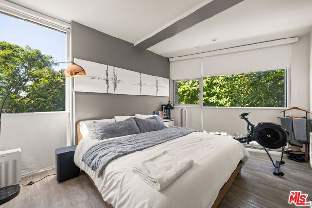 2400 Corinth Avenue, Los Angeles CA: https://media.crmls.org/mediaz/ba442170-6560-4f4d-a09f-852cbfd80026.jpg