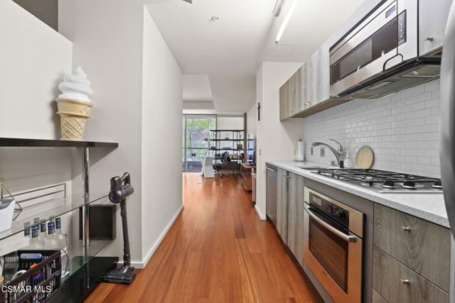 1155 S Grand Avenue, Los Angeles CA: https://media.crmls.org/mediaz/ba448e2d-db9c-4e30-b099-530d3d05cc56.jpg