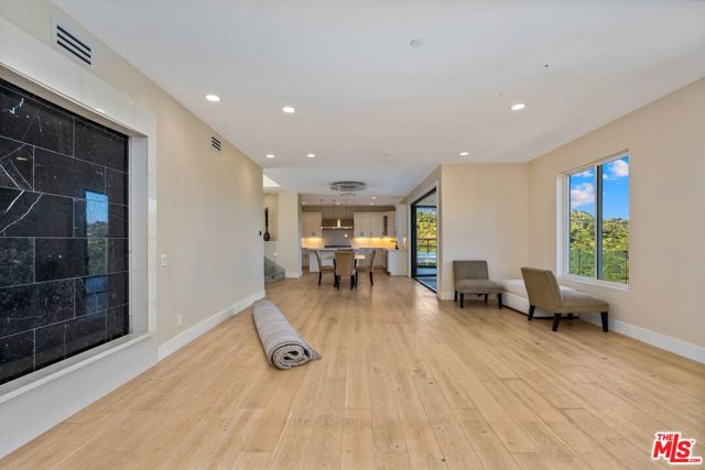 8041 Bulwer Drive, Los Angeles CA: https://media.crmls.org/mediaz/ba459689-634b-4f3e-9185-3d021b3d1428.jpg