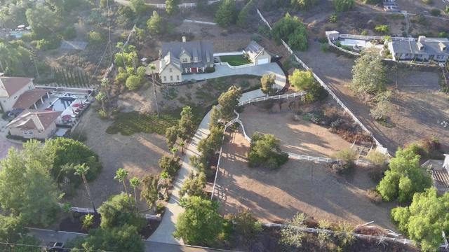 2543 Daisy Ln, Fallbrook CA: https://media.crmls.org/mediaz/ba45aa2c-00c9-46c2-86ac-57fa451d2428.jpg