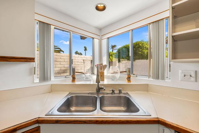 2211 N Starr Road, Palm Springs CA: https://media.crmls.org/mediaz/ba460fdd-2abd-443d-bbe9-721dd83243b0.jpg