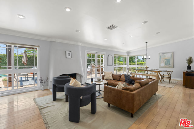 4701 Dunman Avenue, Woodland Hills CA: https://media.crmls.org/mediaz/ba469e61-58aa-4bce-a264-f3bcc80a3f71.jpg