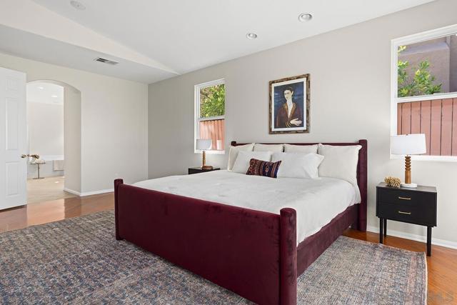 987 Palencia Ct, Chula Vista CA: https://media.crmls.org/mediaz/ba46ecad-e6b1-4561-96e1-609ff1c2f660.jpg