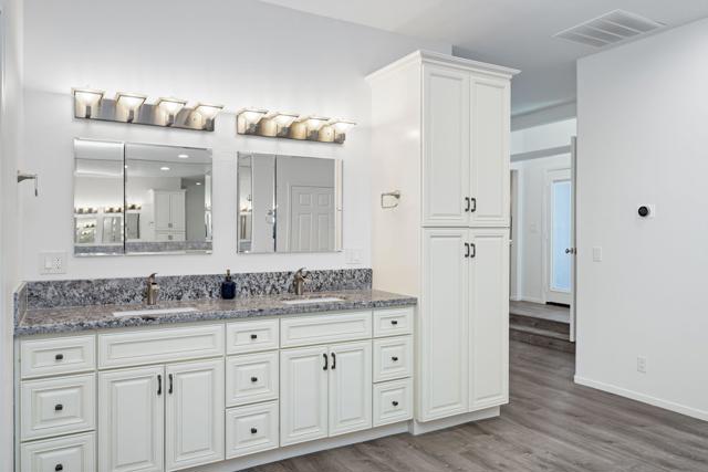 53967 Avenida Navarro, La Quinta CA: https://media.crmls.org/mediaz/ba471ab5-1028-4c2c-a3ec-a2178b7fde9c.jpg