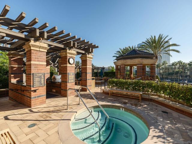 500 W Harbor Dr, San Diego CA: https://media.crmls.org/mediaz/ba47f092-8bf6-42fe-a9da-14ebef1b5fe3.jpg