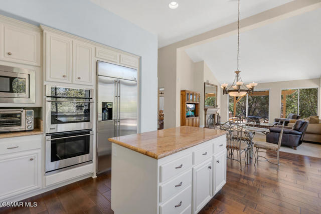 1826 Crystal View Circle, Newbury Park CA: https://media.crmls.org/mediaz/ba480aa3-e05c-4ec2-b237-f4fef7de21cd.jpg