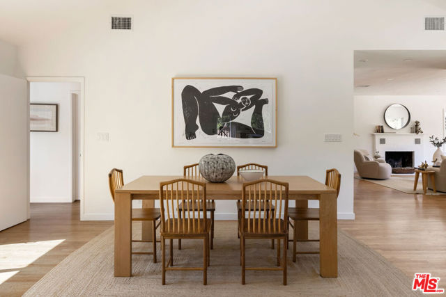 1327 Brampton Road, Los Angeles CA: https://media.crmls.org/mediaz/ba48198c-447b-47ea-86bc-e6fffd36cd79.jpg