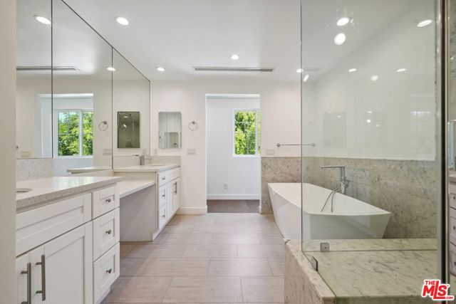 5114 Cedros Avenue, Sherman Oaks CA: https://media.crmls.org/mediaz/ba48a63a-4316-439c-82c5-27c0bea4234c.jpg