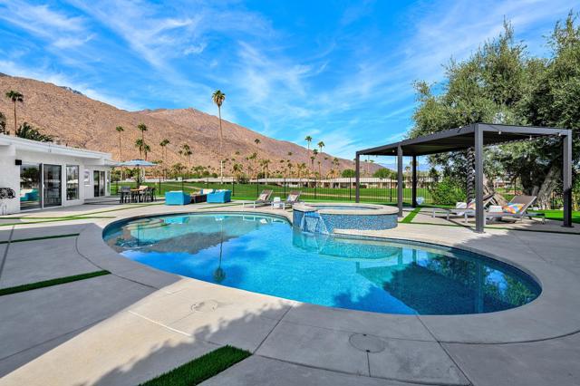 2320 S Via Lazo, Palm Springs CA: https://media.crmls.org/mediaz/ba48efb7-064b-4713-9b43-d1d42e361329.jpg