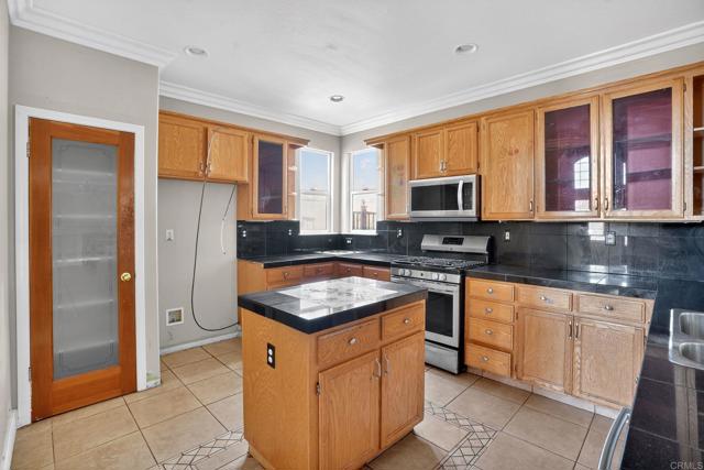 Detail Gallery Image 5 of 40 For 3745 Wild Rose Ln, Stockton,  CA 95206 - 5 Beds | 3 Baths