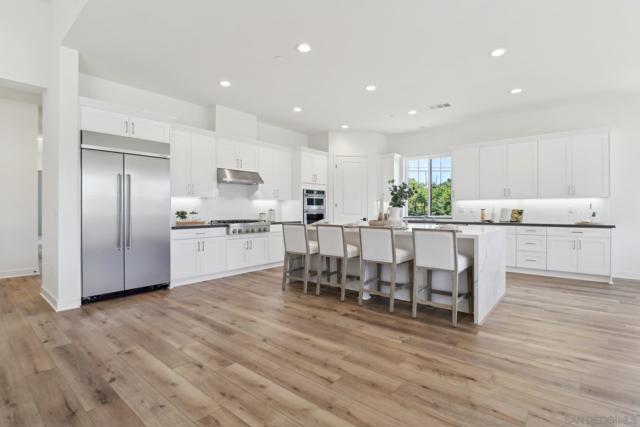 2745 Alexander Dr, Escondido CA: https://media.crmls.org/mediaz/ba49db37-c697-48b9-94dc-012a8f3b01f3.jpg