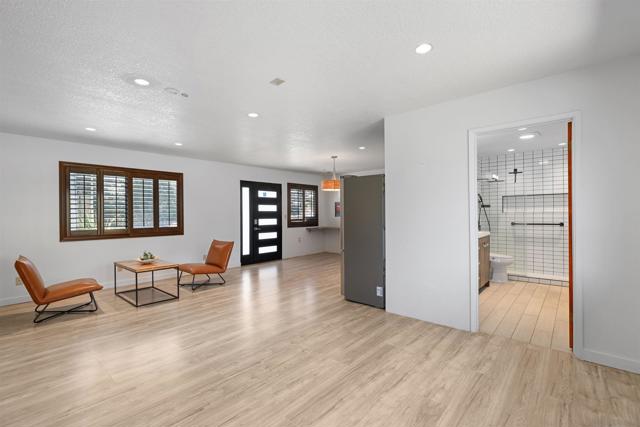 1722 Tierra Libertia Rd, Escondido CA: https://media.crmls.org/mediaz/ba49fded-c079-4a6d-8ab9-38d7c794b060.jpg