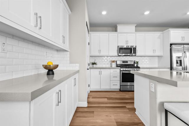 Detail Gallery Image 15 of 72 For 1856 Focus Dr, Chula Vista,  CA 91915 - 4 Beds | 3/1 Baths