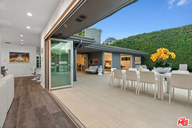 602 N Whittier Drive, Beverly Hills CA: https://media.crmls.org/mediaz/ba4aaec5-f374-4174-8e66-449da00fb870.jpg