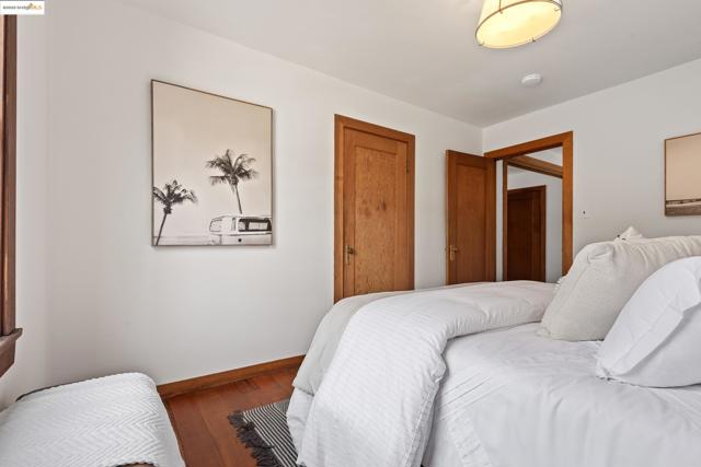 1048 Annerley Rd, Oakland CA: https://media.crmls.org/mediaz/ba4b0871-c10f-48e5-9799-e508b9476d5d.jpg