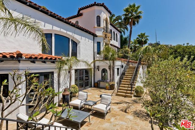 2420 Chislehurst Drive, Los Angeles CA: https://media.crmls.org/mediaz/ba4b45d6-9fbc-4978-8fd9-8eac30a0fc5d.jpg