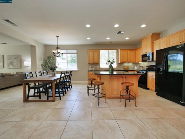 335 Suez Canal Lane, Sacramento CA: https://media.crmls.org/mediaz/ba4bd5a0-c95f-4258-8f57-cfa17188dc58.jpg