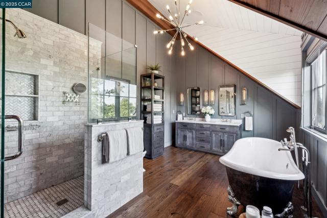 25 La Campana, Orinda CA: https://media.crmls.org/mediaz/ba4c1e69-2eef-4fff-bd60-d2e8c0d90c6e.jpg