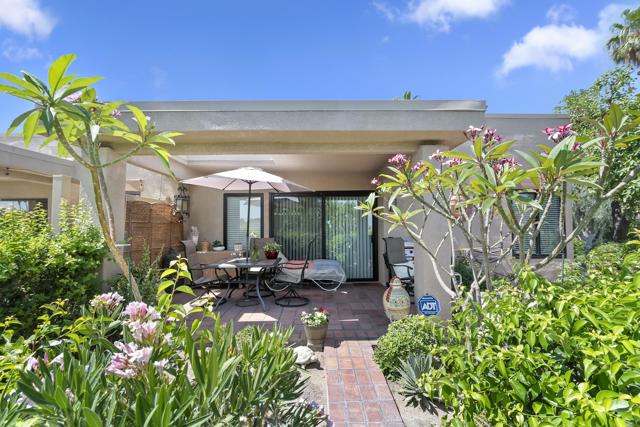 72416 Sommerset Drive, Palm Desert CA: https://media.crmls.org/mediaz/ba4c247c-9df7-4f94-b666-abb376940b05.jpg