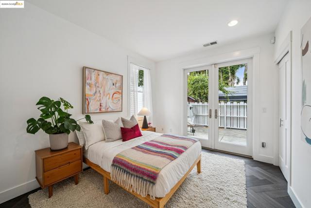 2104 6Th St, Berkeley CA: https://media.crmls.org/mediaz/ba4c3961-55e7-4e06-b558-59fea2f702a9.jpg