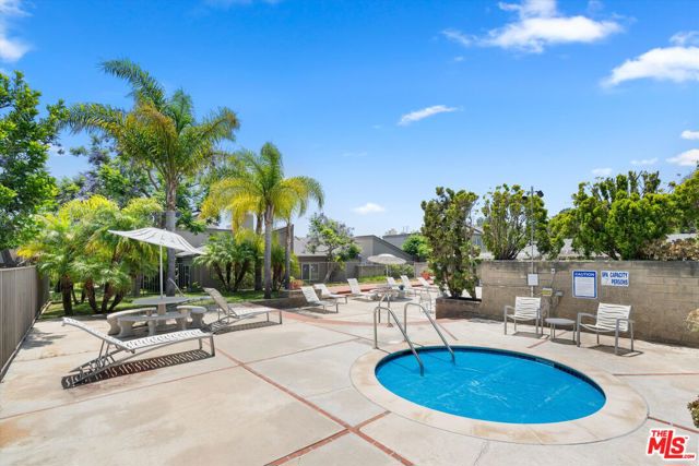 28 Village, Santa Monica CA: https://media.crmls.org/mediaz/ba4ca0c8-789b-49ea-9c1f-b9c1998f78a0.jpg