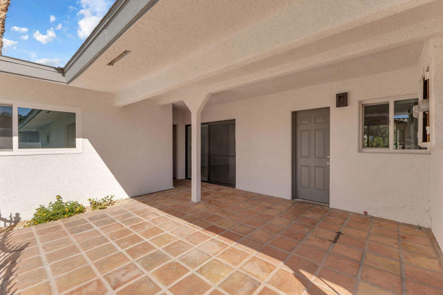 44635 San Carlos Avenue, Palm Desert CA: https://media.crmls.org/mediaz/ba4cca90-18c5-49a0-9bbb-565b53571861.jpg
