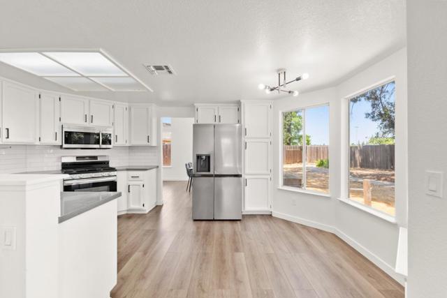 6431 Canyon Creek Way, Elk Grove CA: https://media.crmls.org/mediaz/ba4cd775-98f3-4046-9a4a-2b04765ef7ad.jpg